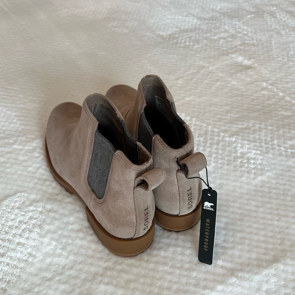 Waterproof Sorel Tan Suede Chelsea ankle booties - Picture 2 of 6
